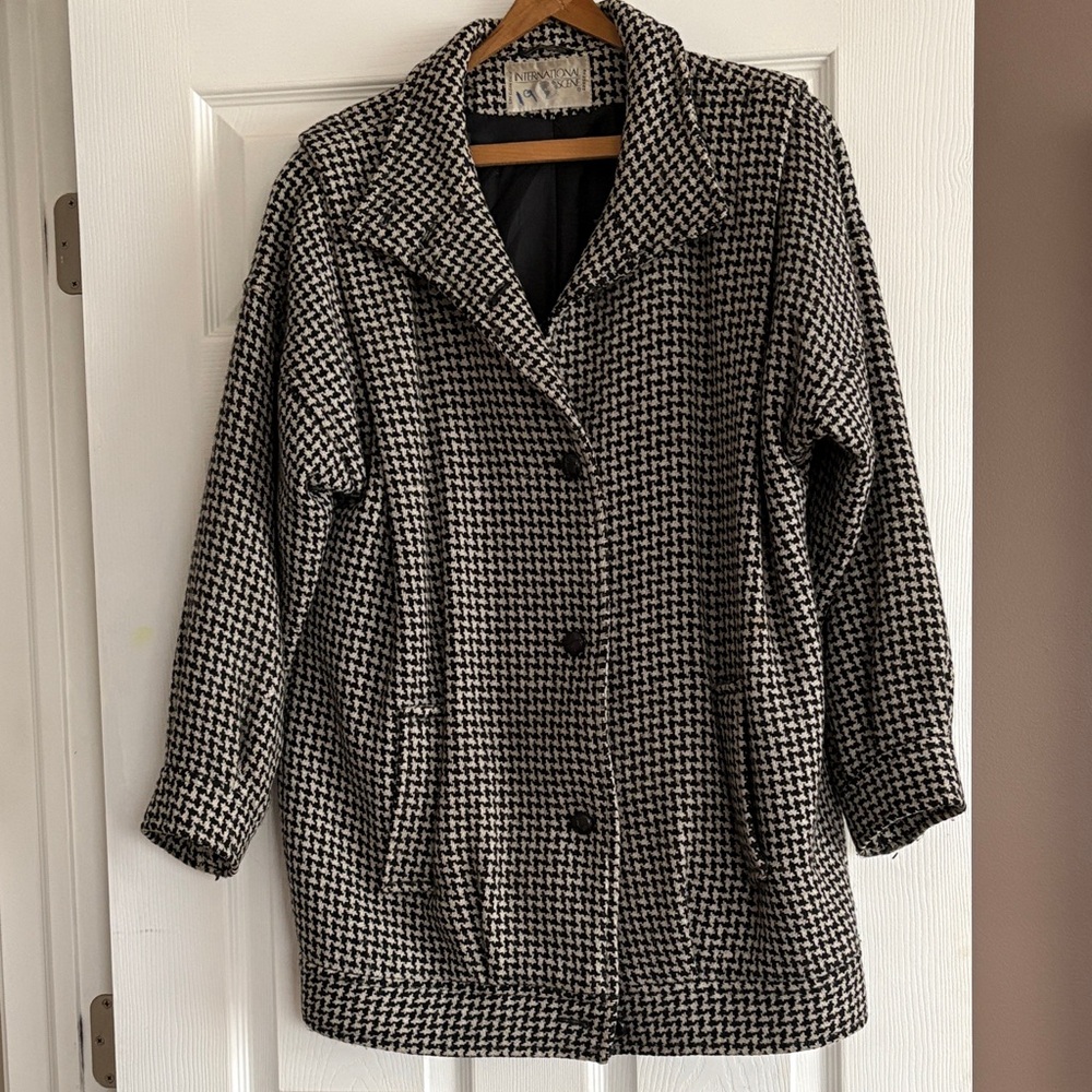 Stylish Black and White Houndstooth Women's Coat vintage